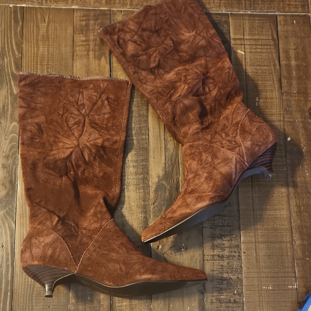 Chinese Laundry Suede Tan Heeled Pointed Toe Boots